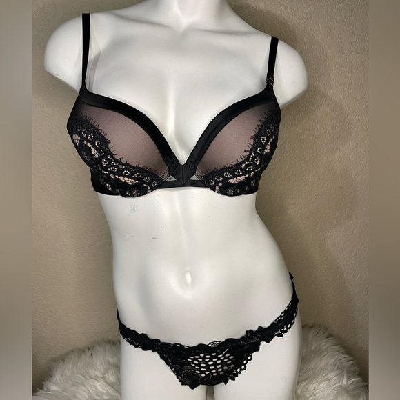 Victoria’s Secret Very Sexy Push Up Bra & Panty Set VS Limited Edition 🆕 - Picture 4 of 15